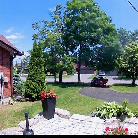 Furnished Family Home Near Toronto - Great Location Game Room - Backyard - Parking & Self Checkin Pickering Eksteriør billede