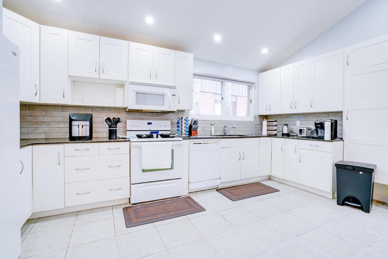 Furnished Family Home Near Toronto - Great Location Game Room - Backyard - Parking & Self Checkin Pickering Eksteriør billede