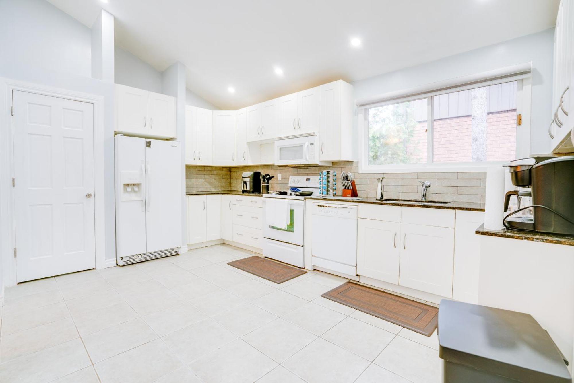 Furnished Family Home Near Toronto - Great Location Game Room - Backyard - Parking & Self Checkin Pickering Eksteriør billede